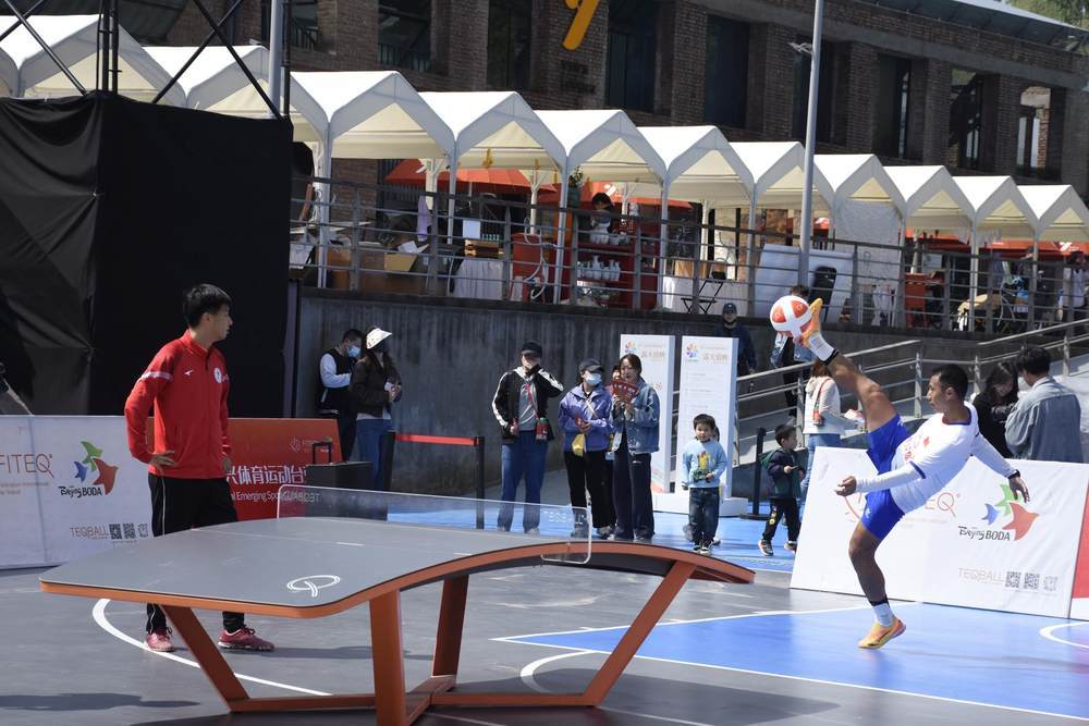 冬窗大戏开启！曼联中场或离队，利物浦寻萨拉赫接班人